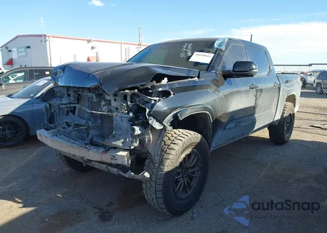 2022 Toyota Tundra Platinum z USA, uszkodzony, nr VIN 5TFNA5DB2NX008529